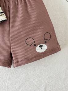 SHEIN Playful Pals 2件組 幼兒男嬰時尚針織黑白條紋華夫格紋布料口袋圓領短袖T恤與黑色鬆緊腰字母貼布短褲套裝，夏季 - 棕色 - 查看 8