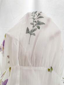 SHEIN LUNE 大尺碼女款花卉印花鏤空V領荷葉邊袖口優雅洋裝 - 白色 - 查看 7