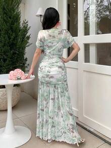 Modelyn 女款粉色薄紗花卉印花夏季百褶優雅高貴時尚長洋裝，適合外出與晚宴派對 - 綠色 - View 2