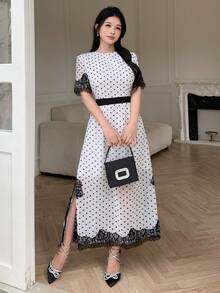 Modelyn 雪紡圓點對比蕾絲飾邊腰部修身優雅女款中長洋裝 - 白色 - 查看 6