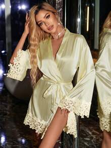 SilkySpell Gaun Tidur Wanita Seksi Satin dengan Bordir Teks dan Hiasan Renda - Kuning - View 5