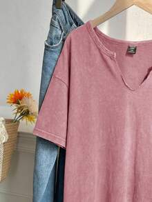 SHEIN EZwear 大尺碼春夏服飾 大尺碼春夏雪花醋酸纖維做舊巧克力棕色寬鬆短袖小V領大尺碼T恤 棉質春夏服飾 - 淺粉色 - 查看 5