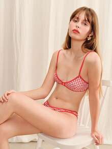 lacRébo Set Pakaian Dalam Kotak-kotak Merah dengan Bra Segitiga Berenda dan Celana Dalam yang Serasi - Red and White - View 1