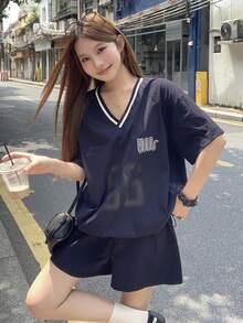 DAZY 女款V領字母印花短袖T恤與短褲休閒街頭風兩件套，可愛上衣，適合學校與夏季 - 灰色 - 查看 10