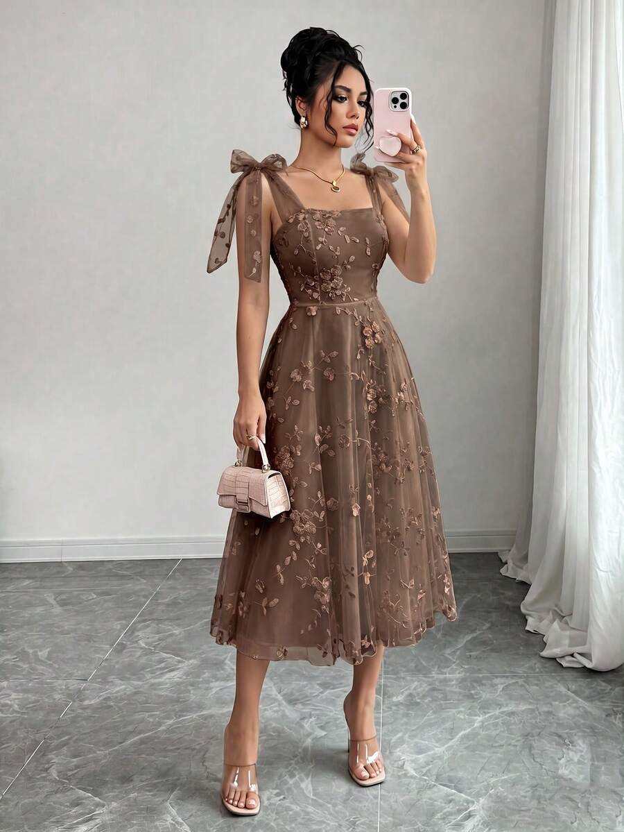 SHEIN Franclia 優雅蕾絲提花平口長洋裝 - 棕色 - 查看 1
