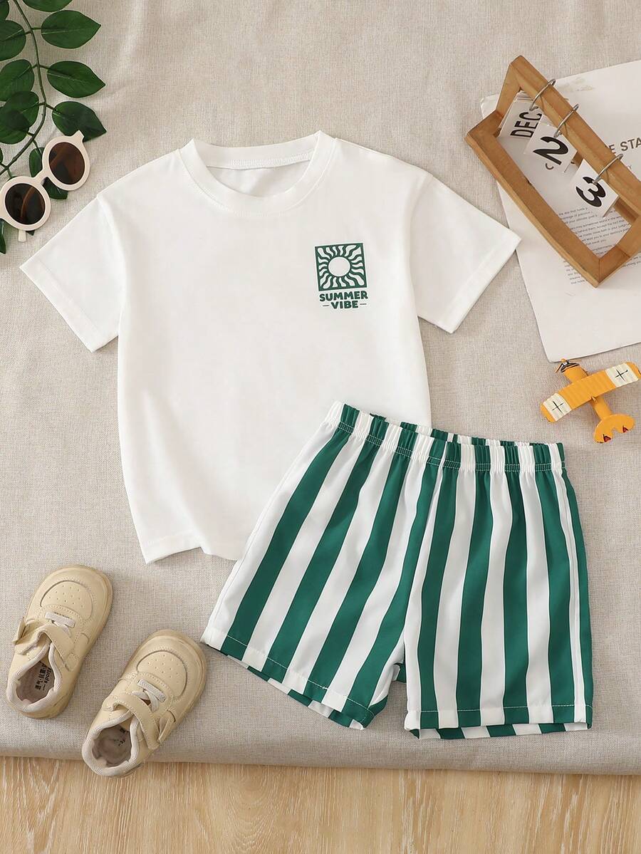 SHEIN Playful Pals 2件組 男童休閒時尚舒適圖案印花圓領落肩上衣與條紋印花短褲,適合春夏季、戶外玩耍、日常百搭、柔軟夏季服飾、度假 - 綠色 - 查看 1