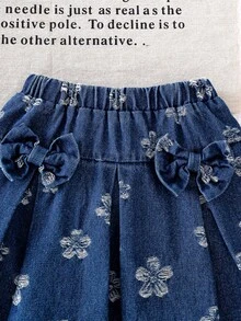 Souflis Souflis 2件/組 女童幼兒春夏季白色圓領荷葉袖T恤上衣搭配3D蝴蝶結裝飾 & 花卉提花百褶迷你裙附2個蝴蝶結，適合日常穿著、旅行、度假、派對 - 藍色 - 查看 7