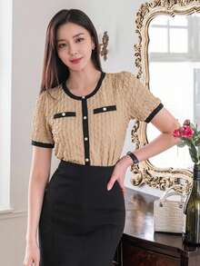 DAZY 女款對比飾邊紋理鈕扣圓領夏季T恤校園風 - 卡其色 - 查看 4