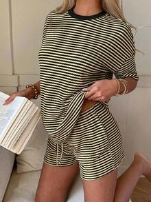 SHEIN EZwear 女款條紋圓領落肩袖T恤與短褲休閒兩件套 - 駝色 - 查看 2