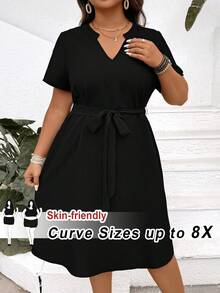 SHEIN CURVE+ 女款大尺碼純色V領短袖休閒優雅洋裝 春季穿搭 夏季教師節穿著 西式風格 辦公室黑色 - 黑色 - 查看 2