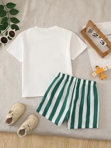 SHEIN Playful Pals 2件組 男童休閒時尚舒適圖案印花圓領落肩上衣與條紋印花短褲，適合春夏季、戶外玩耍、日常百搭、柔軟夏季服飾、度假 - 綠色 - 查看 2