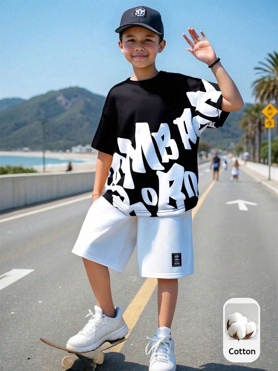 SHEIN 2件組 青少年男孩夏季休閒街頭風套裝，大字母圖案套頭T恤，純色寬鬆圓領短袖針織T恤與短褲套組