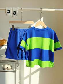 SHEIN Little Byeori 2pcs/Set Young Boy Casual Color Block Round Neck T-Shirt & Wide Pocket Cargo Shorts Set,Versatile Comfortable Summer Sports Outfit For School,Party - Royal Blue - View 2