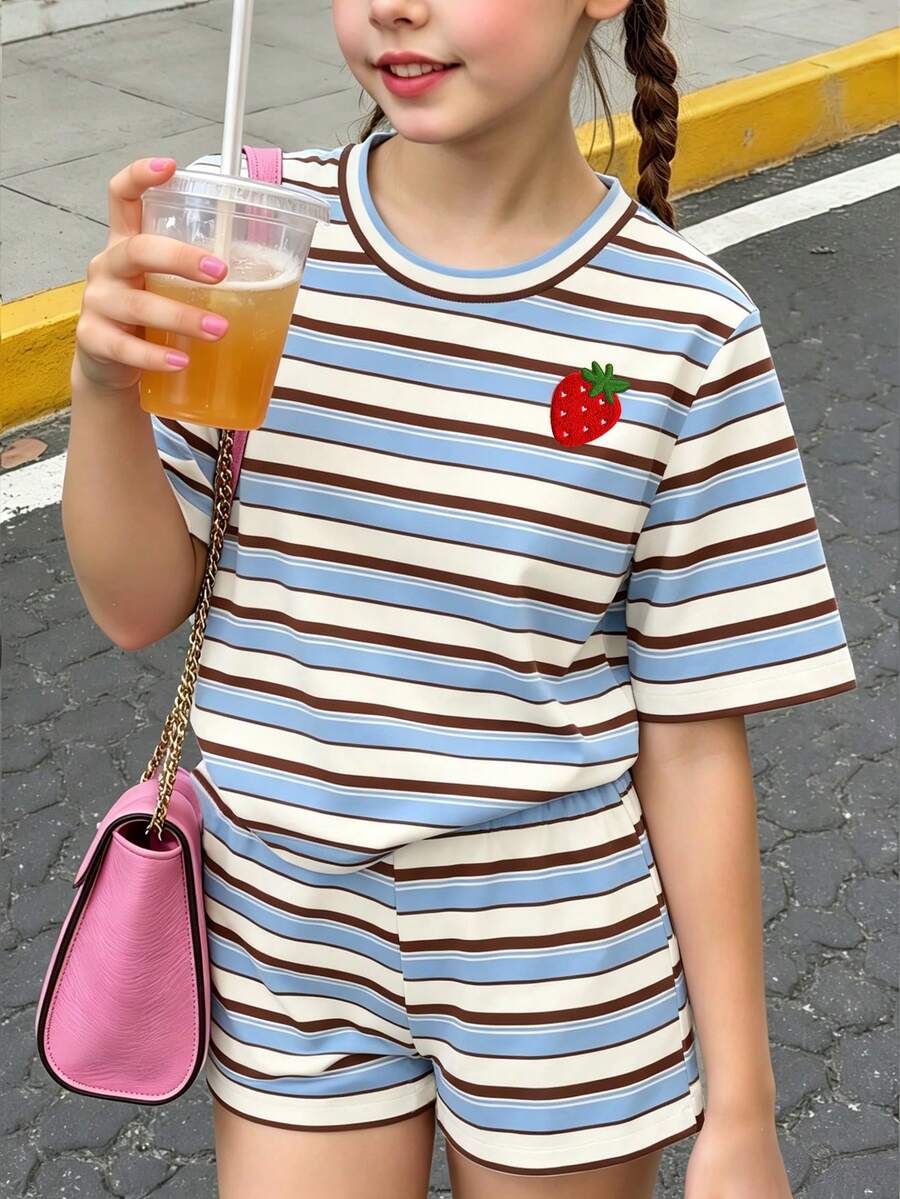 少女夏季套裝 春夏秋款 女孩時尚藍棕白條紋草莓印花休閒基礎短袖T恤與短褲套裝 經典復古 適合女孩日常穿搭 百搭舒適 全季穿著 - 彩色 - 查看 1