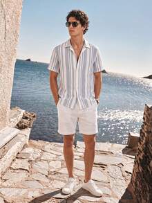 Manfinity VDAYZ Camisa casual de manga corta con botones delanteros y estampado de rayas, versátil para el verano - Multicolor - Ver 3