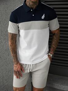 Manfinity CasualCool 男士極簡風半開襟鈕扣短袖拼色 Polo 衫與抽繩腰口袋短褲套裝 - 藏蓝色 - 查看 2