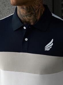 Manfinity CasualCool 男士極簡風半開襟鈕扣短袖拼色 Polo 衫與抽繩腰口袋短褲套裝 - 藏蓝色 - 查看 4