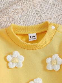 SHEIN Newborn Baby Girl Casual Sweet 3D Flower Sweatshirt And Ribbed Long Pants Set - Yellow - View 5