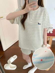 DAZY 女士夏季可爱卡通条纹印花半扣宽松露肩上衣和短裤睡衣套装 - 綠色 - 查看 5