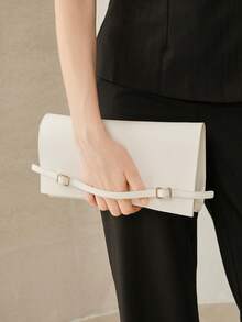 MOTF TAS CLUTCH WANITA WARNA BEIGE, TALI YANG INDAH, TAS BAGUETTE KOMUTER YANG STYLISH DAN SEDERHANA, COCOK UNTUK KEGIATAN SEHARI-HARI, PERJALANAN, BELANJA, DAN KENCAN - Krem - View 8