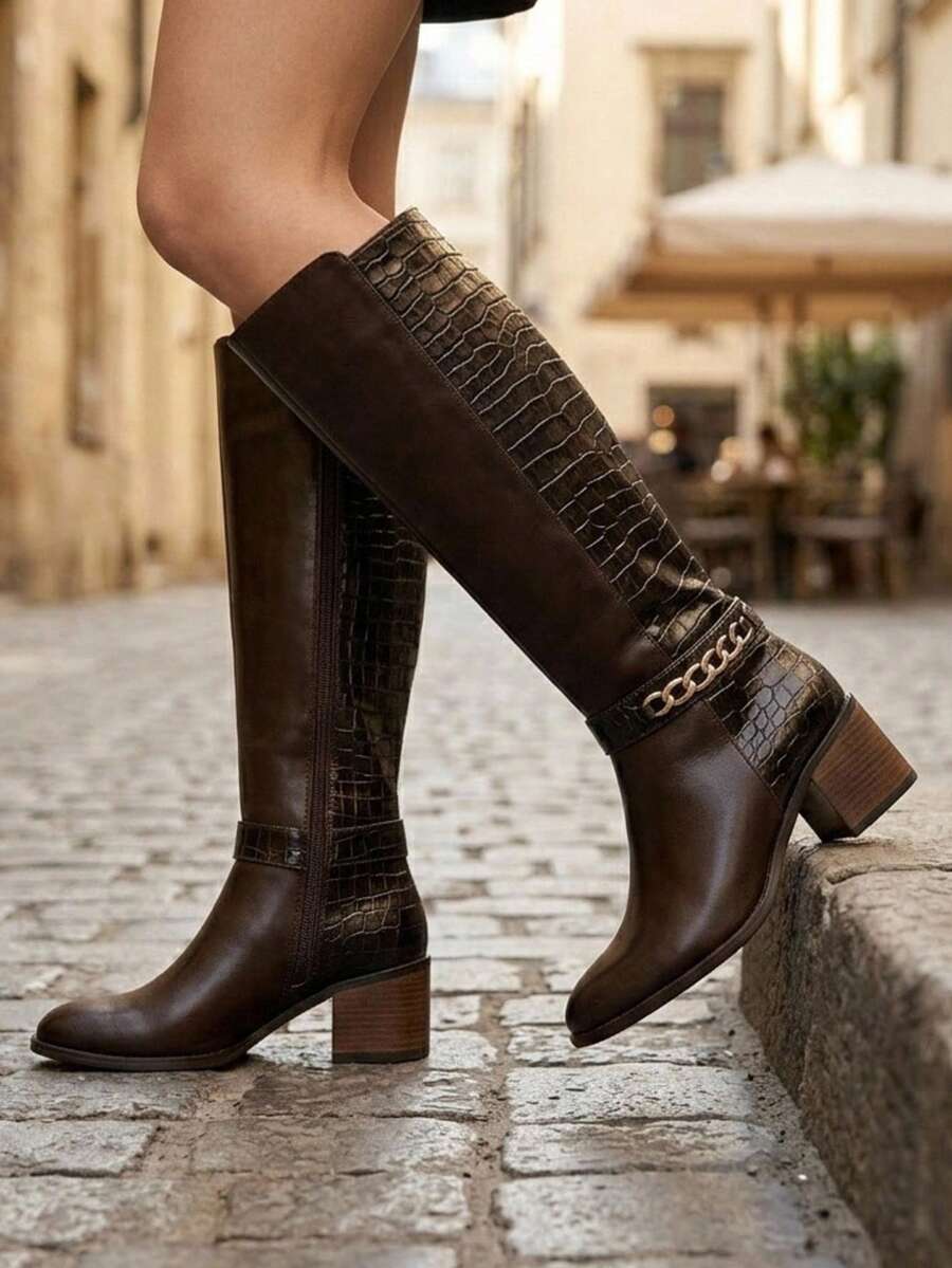 Botas de Piel Negras Mujer Tacón Bajo Modernas con Textura y Detalle de Cadena - Marrón - Ver 1