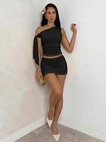 Glamine 純色鵝黃色女款不對稱綁帶上衣 + 迷你裙 2 件套，女款休閒度假套裝 - 黑色 - 查看 4
