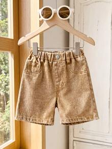 SHEIN Vintaside Kids 男嬰牛仔短褲，夏季熱銷中藍色牛仔色，學院風，簡約休閒舒適，彈性腰帶 + 假鏈條設計，舒適細棉牛仔布，適合日常出遊、旅行、假日聚會，展現獨特街頭風格 - 卡其色 - 查看 5
