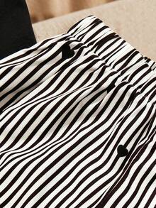SHEIN Elladie kids 2件組少女基本休閒寬鬆純色套裝，馬匹印花、不對稱下擺、側面抓皺設計，圓領短袖T恤搭配黃色條紋紋理布料直筒長褲，適合日常/外出多種場合，春夏/四季風格，幼女套裝，兒童日常舒適夏季穿搭，女孩套裝 - 黑色 - 查看 6
