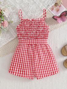 SHEIN Genkimix Kids 春夏新款女童森系紅白格紋休閒度假可愛荷葉邊吊帶收腰蝴蝶結鈕扣連身褲 - 紅白色 - 查看 2