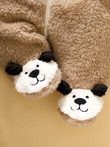SHEIN Baju Terusan Bayi Baru Lahir Lucu Berbahan Plush Desain Anak Anjing 3D, Lengan Panjang Berkerudung dan Celana Panjang dengan Penutup Kaki - Coklat - View 3