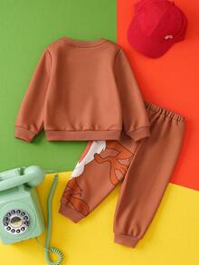 LOONEY TUNES X SHEIN طقم بناطيل رياضية وبلوزة بطباعة حيوانات كرتونية جميلة للأطفال الصبيان، مناسب للخريف والشتاء - بني - مشاهدة 3