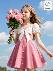 SHEIN Elladie kids 女童（小号）春夏牛仔连衣裙，白色蝴蝶结装饰，白色梭织面料泡泡袖拼接牛仔腰身连衣裙，白色珍珠纽扣设计，适合年轻女孩穿着，优雅、休闲、时尚、可爱，适合日常、上学、外出、度假、派对等场合。 - 粉色 - 查看 10