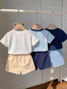 SHEIN Playful Pals 3套男嬰短袖上衣與短褲，多款清新配色可選，休閒混搭，胸前簡單馬騎圖案，清爽日韓風，經典色調，柔軟針織圓領短袖上衣搭配鬆緊腰帶織紋短褲，附織帶細節，條紋元素，動物元素，適合春/夏、夏季，適用 6M-3T - 彩色 - 查看 2