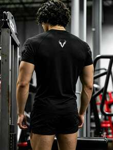 GymBeat 男士時尚百搭哥德式印花圓領短袖運動T恤，健身房適用 - 黑色 - 查看 2