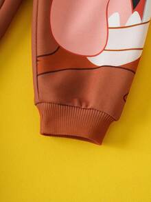LOONEY TUNES X SHEIN طقم بناطيل رياضية وبلوزة بطباعة حيوانات كرتونية جميلة للأطفال الصبيان، مناسب للخريف والشتاء - بني - مشاهدة 6