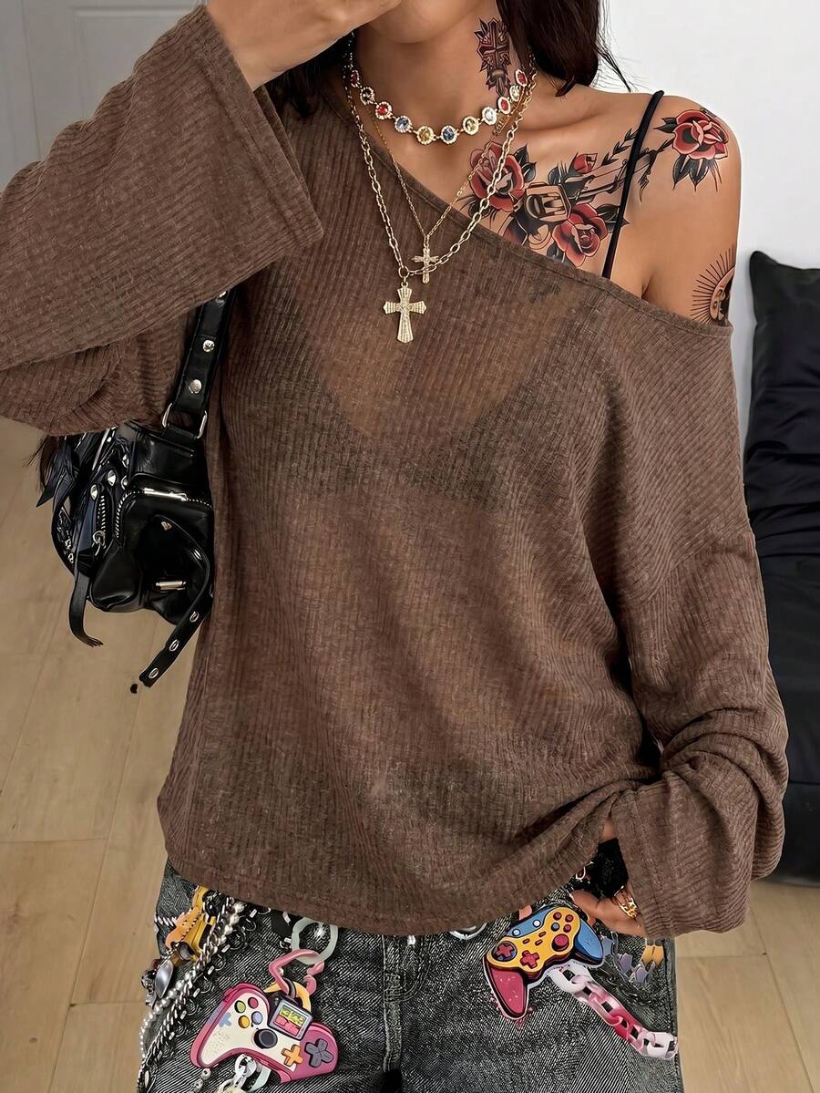 Coolane 女款大尺碼春夏哥德風 Grunge Y2K 丘比特圖案舒適不對稱領針織露肩灰色長袖T恤,X Rafael Machado Y2K 圖案T恤 - 咖啡棕 - 查看 1