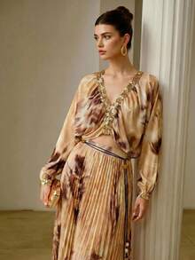 ZEYLAH Top con escote en V, fruncido, patchwork, lentejuelas y estampado - Caqui - Ver 4
