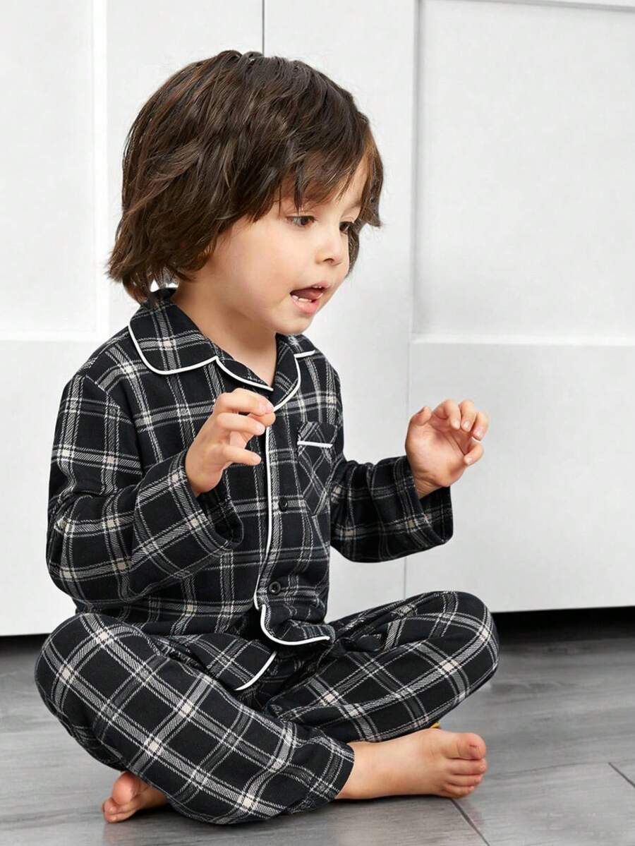 SHEIN 兒童青少年男童休閒百搭寬鬆舒適格紋開襟口袋翻領長袖長褲家居套裝,適合居家與外出,四季皆宜 - 黑色 - 查看 1