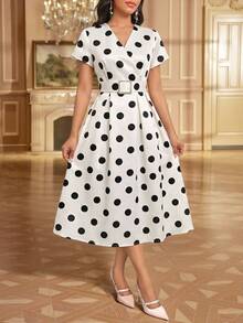 Fleurora Vestido de verano de vacaciones con cuello cruzado, estampado de lunares francés elegante y vintage, con cinturón para mujer - Blanco y Negro - Ver 3