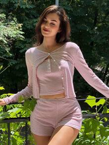 DAZY 3件組女款條紋圖案修身吊帶上衣、短褲與短版開襟外套睡衣套裝 - 紅色 - 查看 1