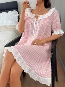 Livesso Áo ngủ nữ dáng rộng, ngọt ngào, dễ thương, họa tiết kẻ caro phối màu tương phản, bèo nhún phía trước, buộc dây, thích hợp cho mùa hè. - Hồng - Xem 3