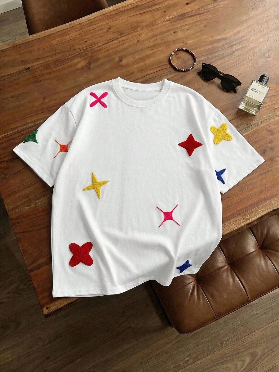 Manfinity Hypemode 男士街頭風熱銷INS風TK十字星毛巾刺繡T恤,圖案印花T恤,舒適穿著,日常穿著,情人節禮物,居家遊戲,戶外音樂節,日常出遊,街頭玩樂,朋友聚會,兒童禮物,男友/丈夫禮物,週年紀念禮物 - 白色 - 查看 1