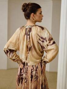 ZEYLAH Top con escote en V, fruncido, patchwork, lentejuelas y estampado - Caqui - Ver 5
