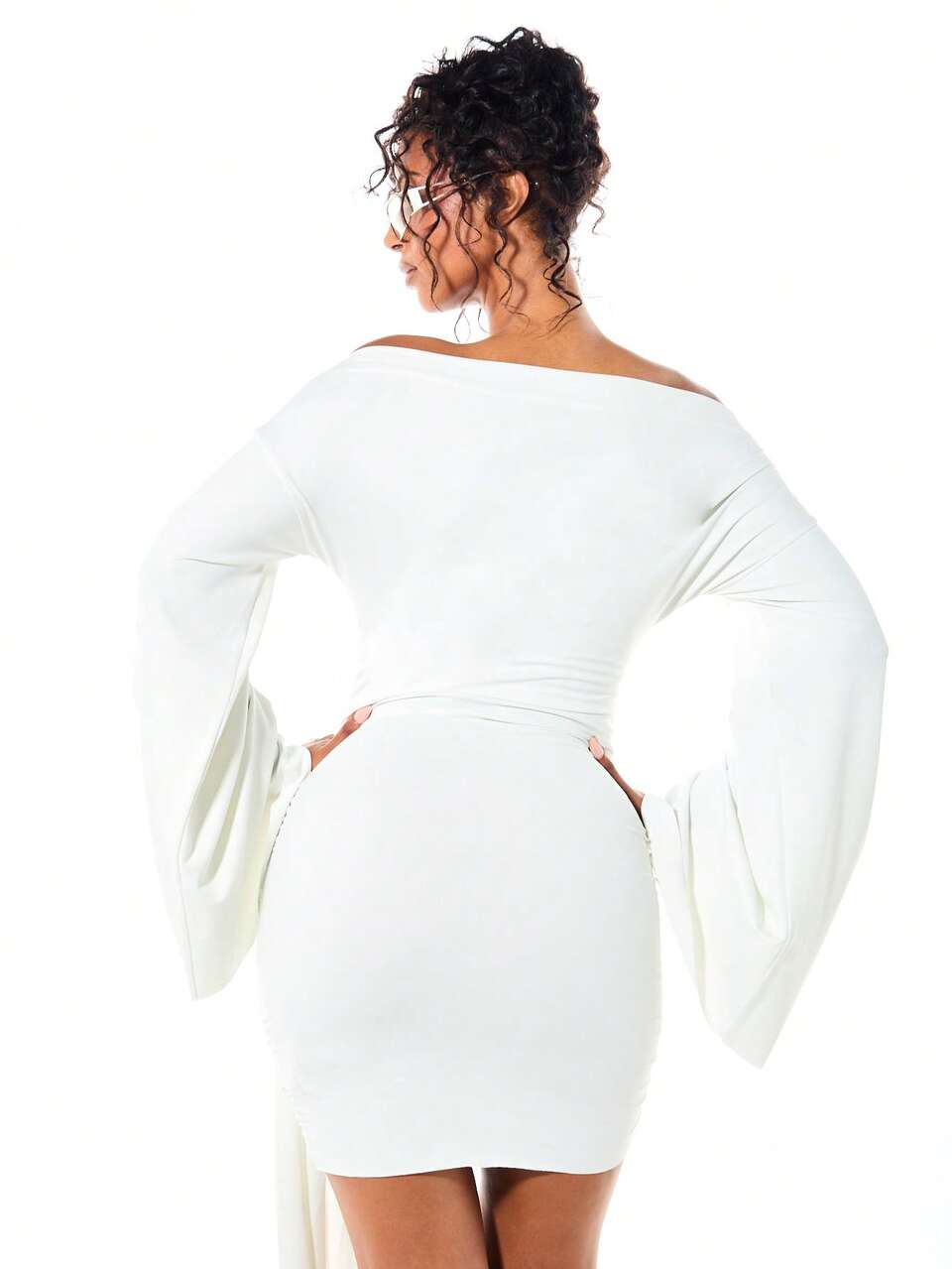 SUMWON WOMEN Abito mini in jersey slinky con spalle scoperte, maniche a campana, vita annodata, stile bodycon da festa