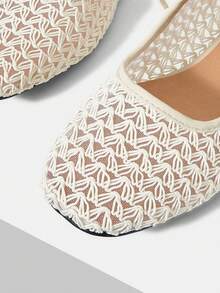 Mnmlis Sepatu Flat Wanita Model Strap-In Ujung Bulat - Aprikot 5 - View 3