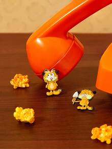 GARFIELD | SHEIN 一套全新創意卡通可愛貓咪圖案胸針，IP聯名設計，可愛個性化，簡約大方，也可作為飾品使用，適合各種派對、演唱會、節日，精美禮物 - 橘色 - 查看 6