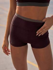 Aralina Leisurewear Active 女款 2 件組雙層對比色交叉露背短版上衣與運動短褲套裝 夏季世界盃穿搭 - 棕色 - 查看 5