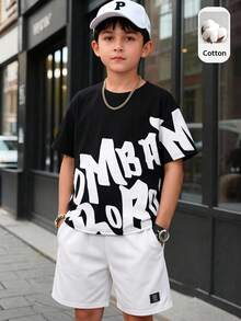 SHEIN 2件組 青少年男孩夏季休閒街頭風套裝，大字母圖案套頭T恤，純色寬鬆圓領短袖針織T恤與短褲套組 - 黑色 - 查看 5