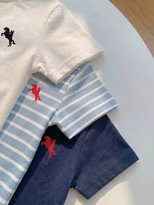 SHEIN Playful Pals 3套男嬰短袖上衣與短褲，多款清新配色可選，休閒混搭，胸前簡單馬騎圖案，清爽日韓風，經典色調，柔軟針織圓領短袖上衣搭配鬆緊腰帶織紋短褲，附織帶細節，條紋元素，動物元素，適合春/夏、夏季，適用 6M-3T - 彩色 - 查看 4