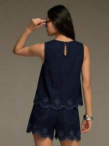 COSMINA Denim 女款無袖刺繡牛仔上衣與短褲套裝，刺繡鏤空牛仔上衣與短褲套裝，波浪邊上衣與短褲兩件套裝，休閒優雅度假牛仔女款兩件套裝 - 藏蓝色 - 查看 2